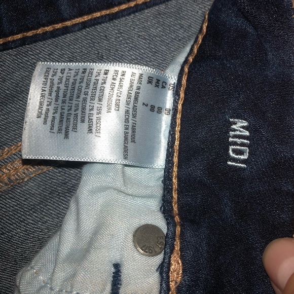 AMERICAN EAGLE Dark Denim Shorts - Size 00 - Picture 4 of 4